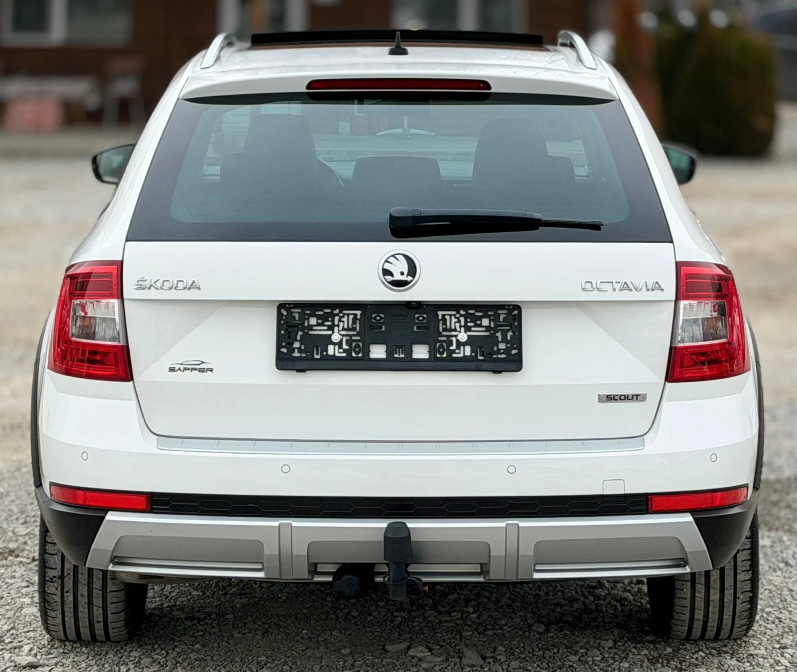 Skoda Octavia SCOUT 2.0TDi 184кс * Дистроник* * Панорама* * DSG* - изображение 5