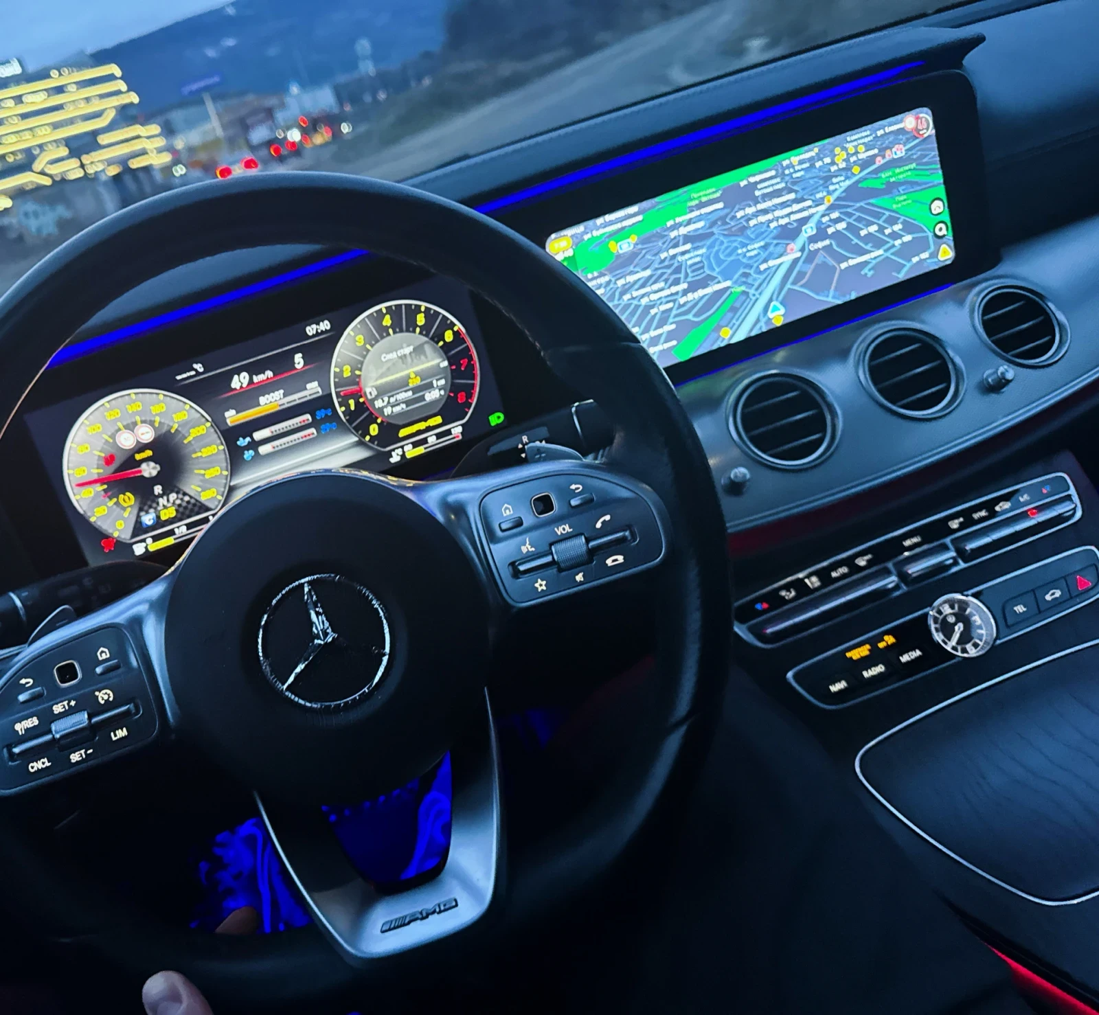 Mercedes-Benz E 200 AMG LINE/GERMANY/BURMESTER/360/PANORAMA/ , снимка 16 - Автомобили и джипове - 53740900