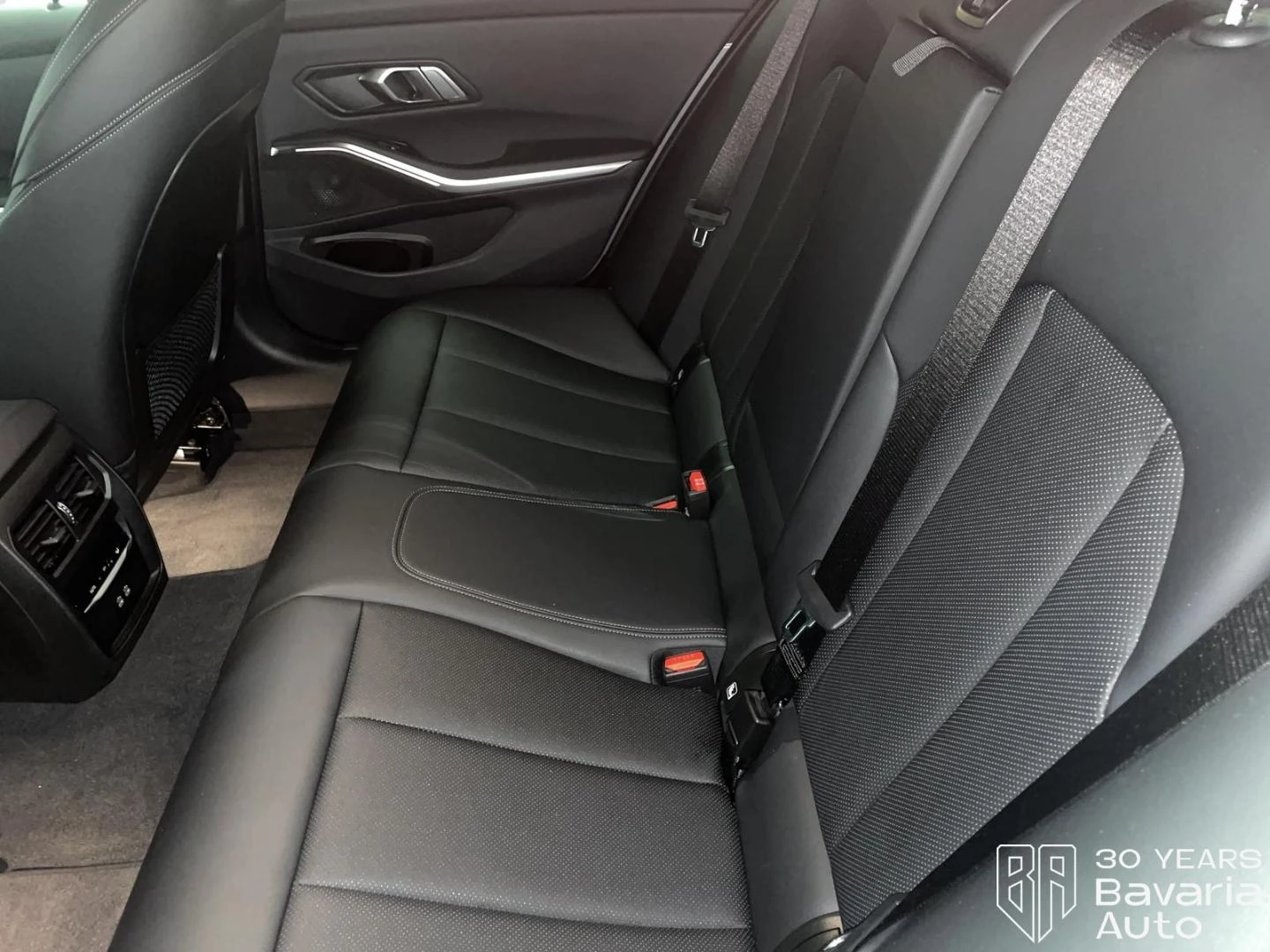 BMW 320 d xDrive M Sport Paket, снимка 10 - Автомобили и джипове - 53779698