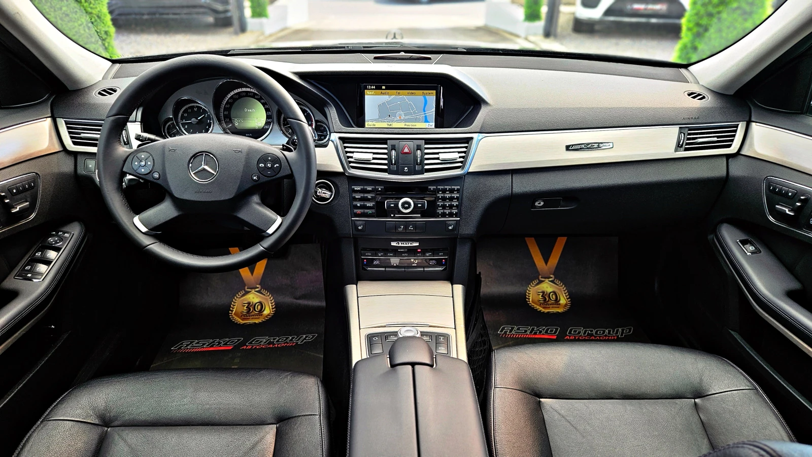 Mercedes-Benz E 350 AMG/4MATIC/GERMANY/AIR/ПОДГРЕВ/MEMORY/AMBIENT/LIZ, снимка 9 - Автомобили и джипове - 54125920