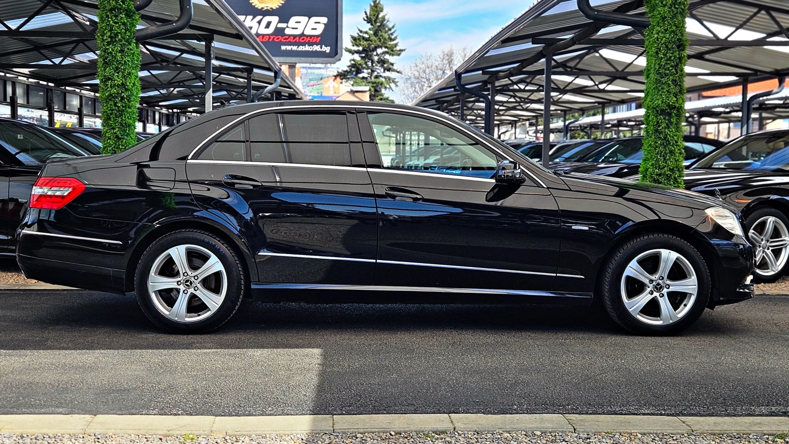 Mercedes-Benz E 350 AMG/4MATIC/GERMANY/AIR/ПОДГРЕВ/MEMORY/AMBIENT/LIZ, снимка 4 - Автомобили и джипове - 54125920