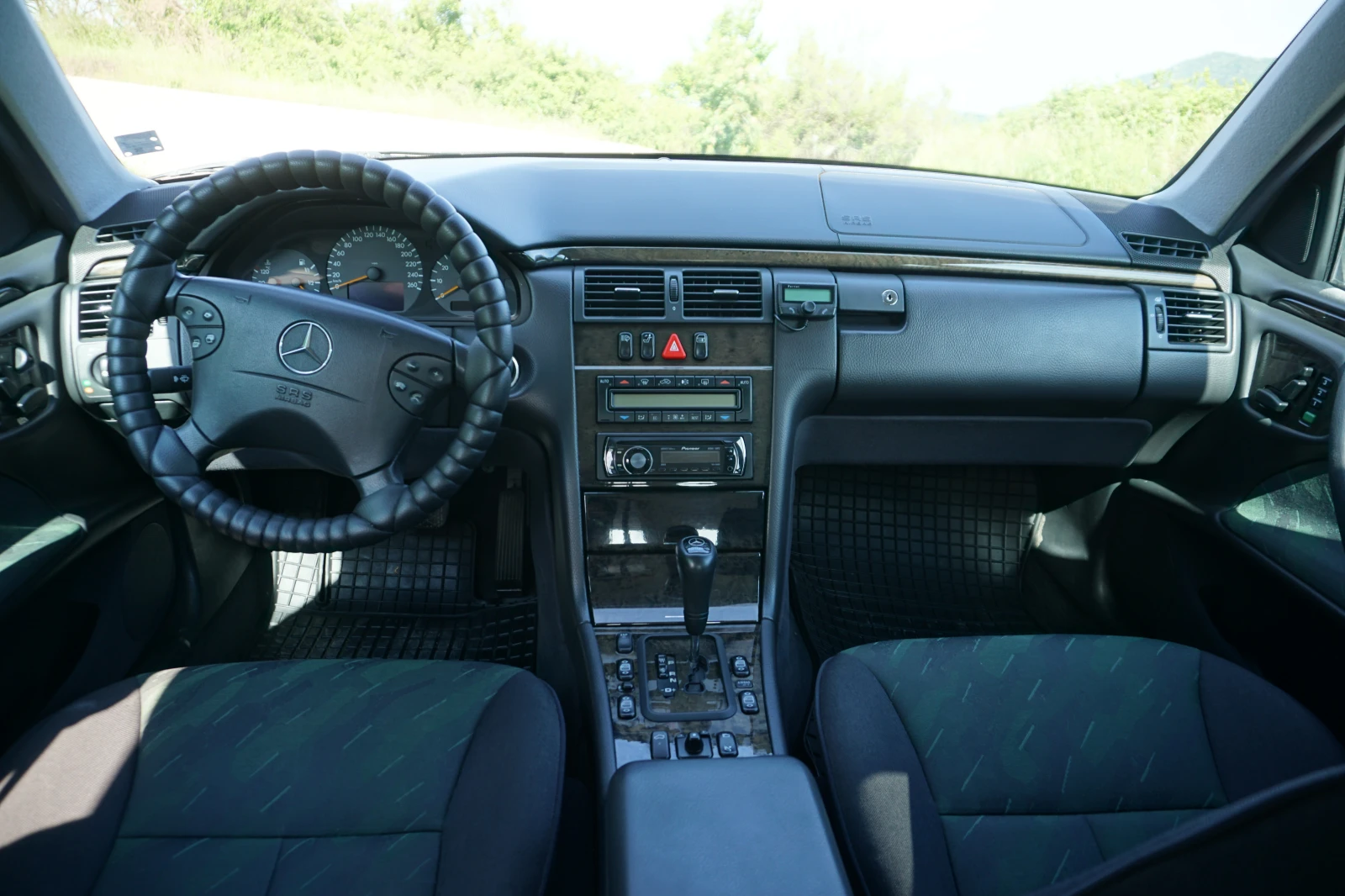Mercedes-Benz E 430 4MATIC, снимка 10 - Автомобили и джипове - 54660086