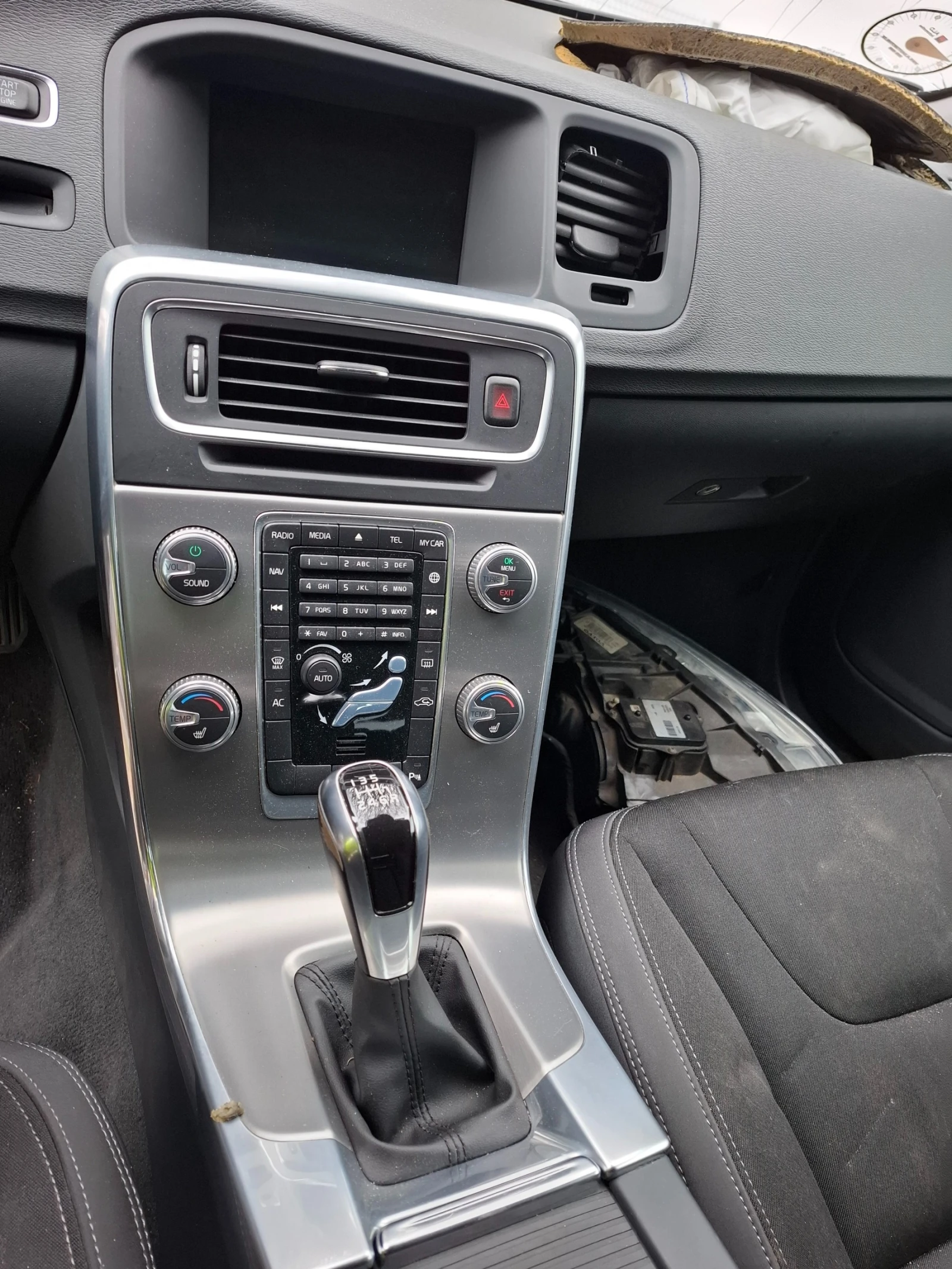 Volvo V60, снимка 14 - Автомобили и джипове - 55836630