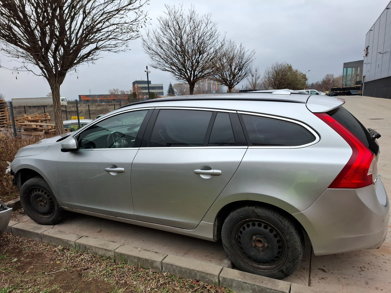 Volvo V60, снимка 7 - Автомобили и джипове - 55836630