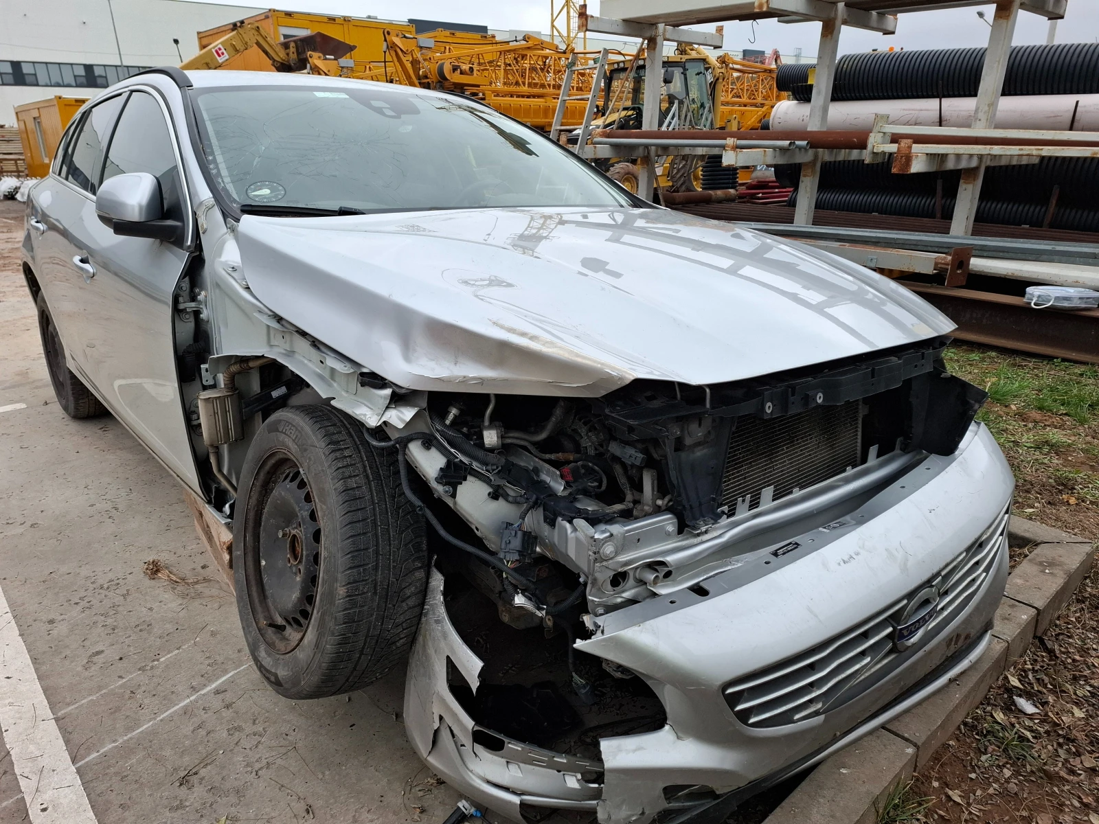 Volvo V60, снимка 2 - Автомобили и джипове - 55836630