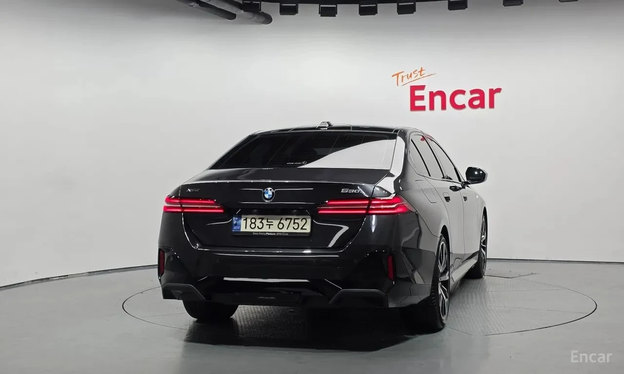 BMW 530 i xDrive M Sport | АВТОФИНАНСИРАНЕ, снимка 4 - Автомобили и джипове - 55806455