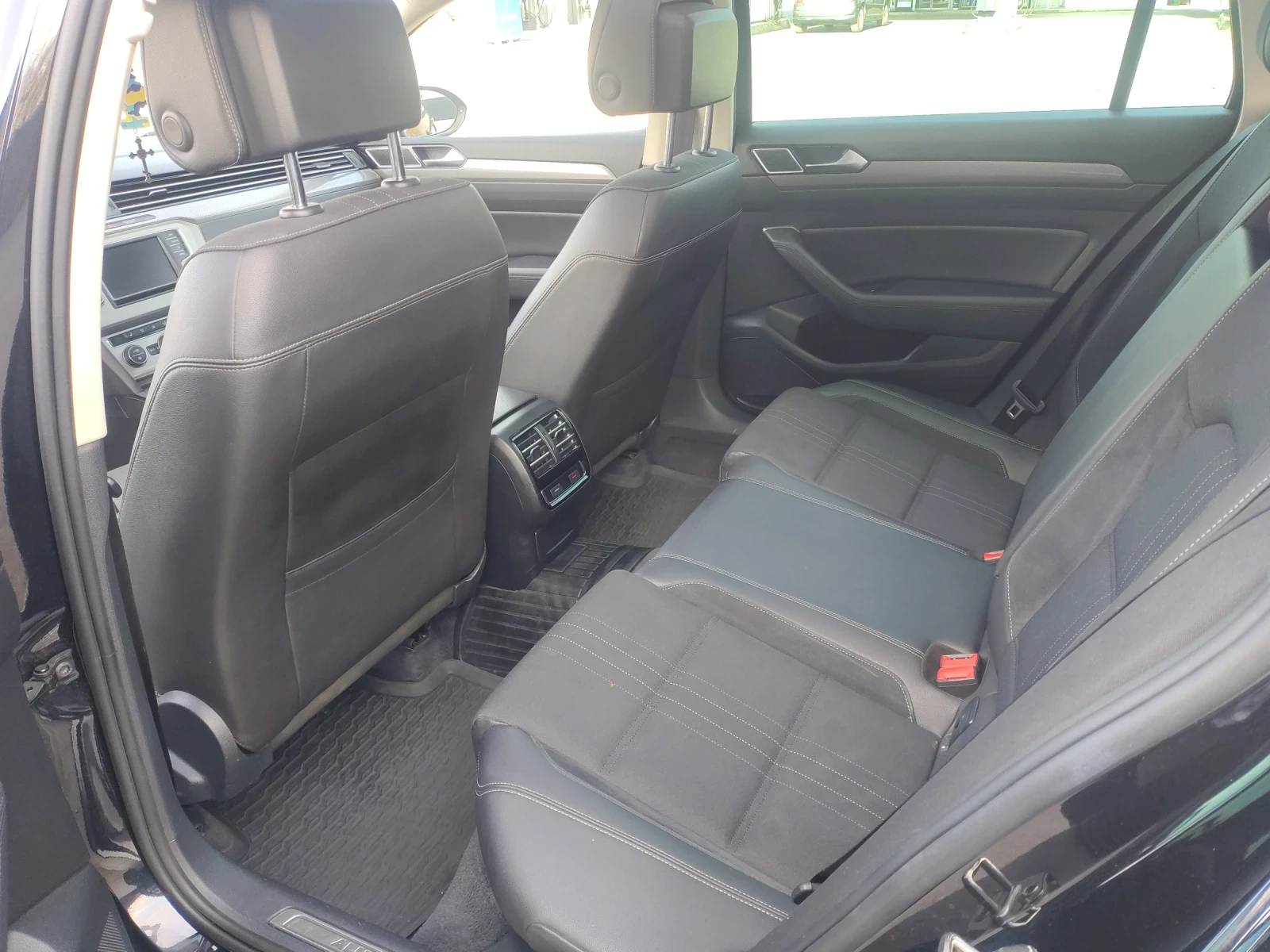 VW Passat 2.0 TDI 190ks. 4x4 Alltrack/Панорама/Масаж/Подгрев, снимка 15 - Автомобили и джипове - 55935970