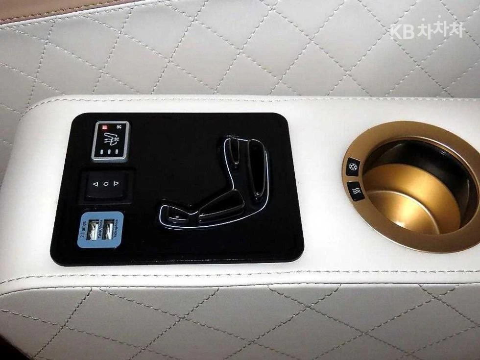 Mercedes-Benz V 300 * FIRST CLASS* ULTRA LUXURY * КРАЙНА ЦЕНА* , снимка 13 - Автомобили и джипове - 56136459