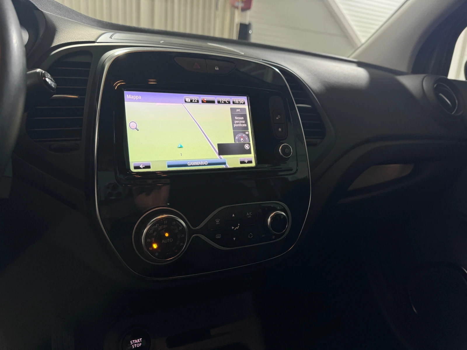 Renault Captur 1.5 DCI 110 hp | FACELIFT | KEYLESS | CAMERA , снимка 14 - Автомобили и джипове - 56577823