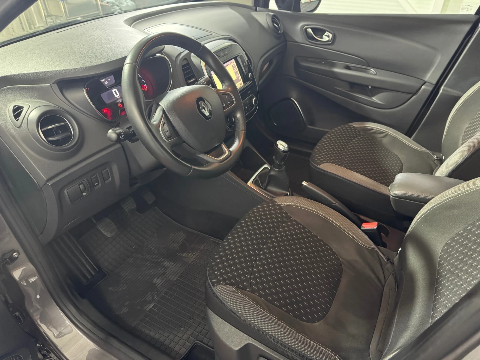 Renault Captur 1.5 DCI 110 hp | FACELIFT | KEYLESS | CAMERA , снимка 8 - Автомобили и джипове - 56577823