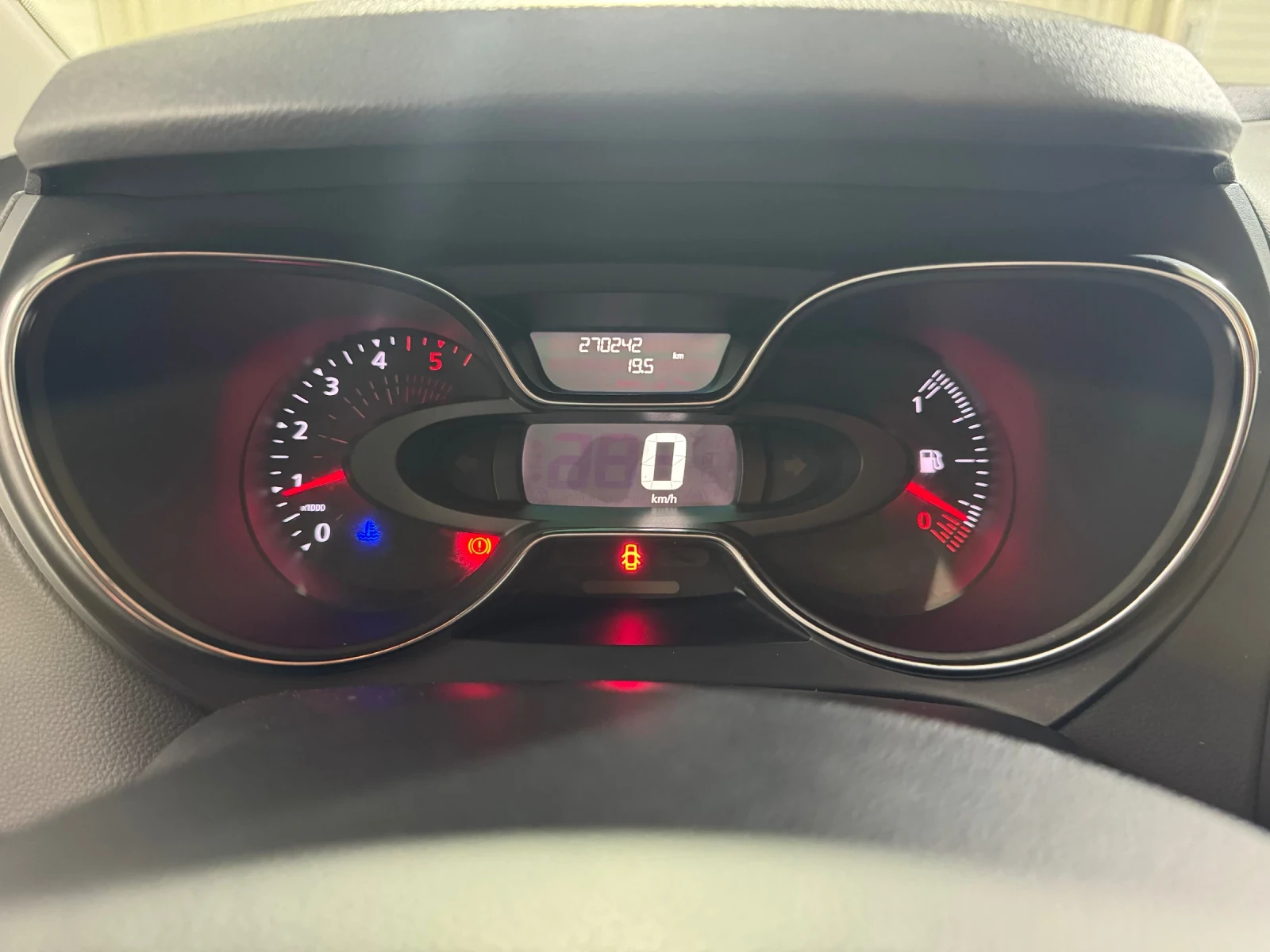 Renault Captur 1.5 DCI 110 hp | FACELIFT | KEYLESS | CAMERA , снимка 11 - Автомобили и джипове - 56577823