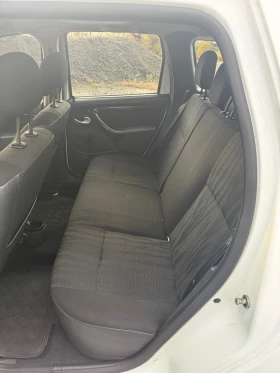 Dacia Duster 1.6i GAS ИТАЛИЯ, снимка 10