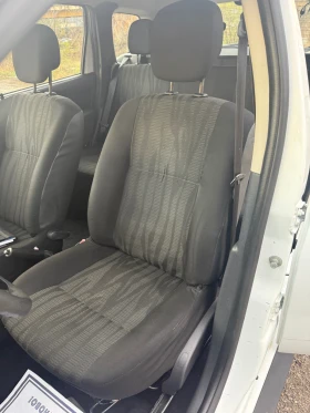 Dacia Duster 1.6i GAS ИТАЛИЯ, снимка 8