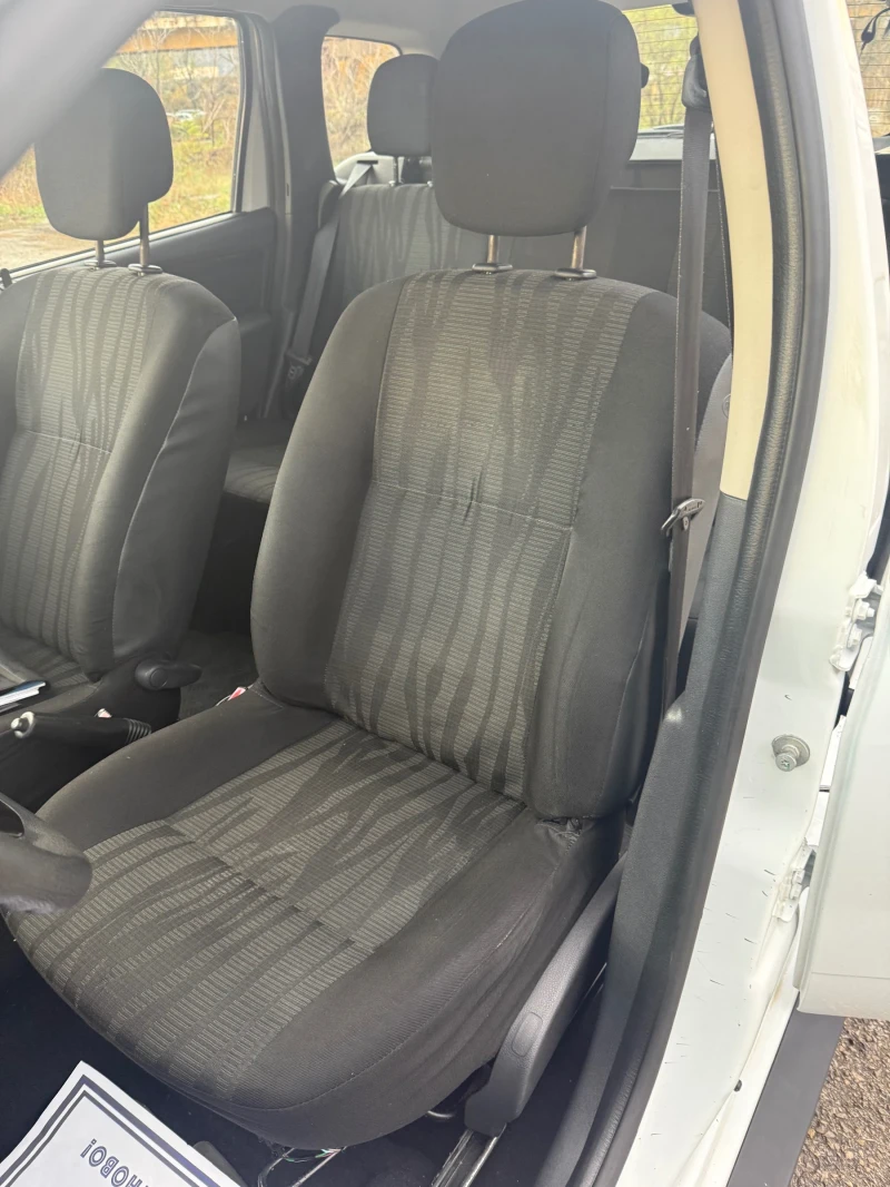 Dacia Duster 1.6i GAS ИТАЛИЯ, снимка 8 - Автомобили и джипове - 52487749