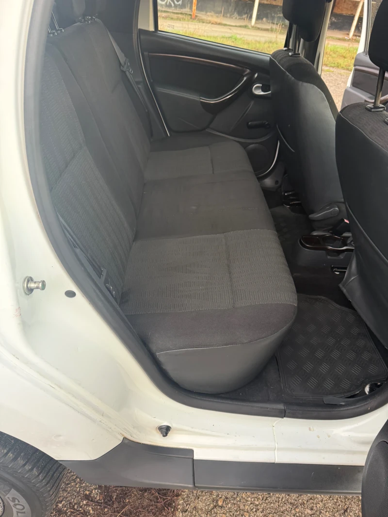 Dacia Duster 1.6i GAS ИТАЛИЯ, снимка 11 - Автомобили и джипове - 52487749