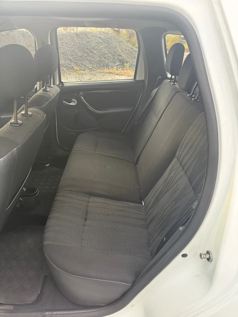 Dacia Duster 1.6i GAS ИТАЛИЯ, снимка 10 - Автомобили и джипове - 52487749