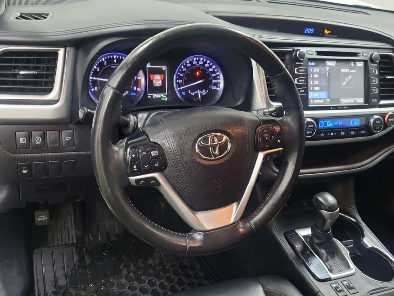 Toyota Highlander  XLE /CARFAX /Кожа/Нави/4х4/7 места, снимка 11 - Автомобили и джипове - 53560185