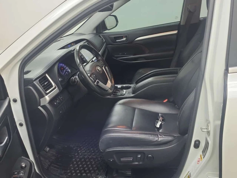 Toyota Highlander  XLE /CARFAX /Кожа/Нави/4х4/7 места, снимка 8 - Автомобили и джипове - 53560185