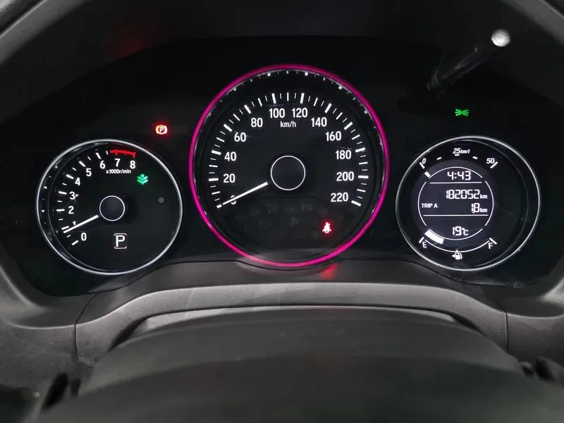 Honda Hr-v 1.8, снимка 6 - Автомобили и джипове - 55443565