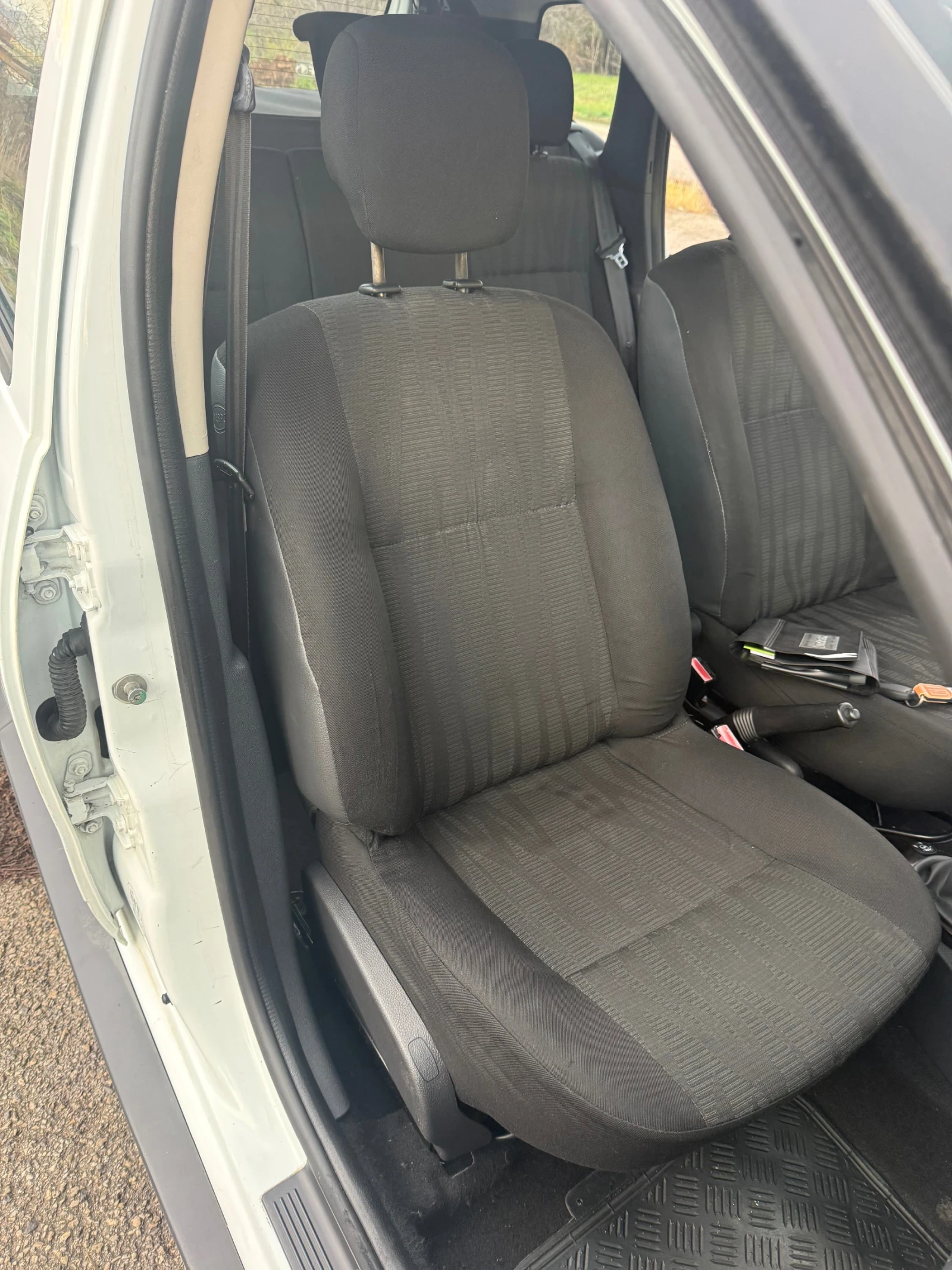 Dacia Duster 1.6i GAS ИТАЛИЯ - изображение 9