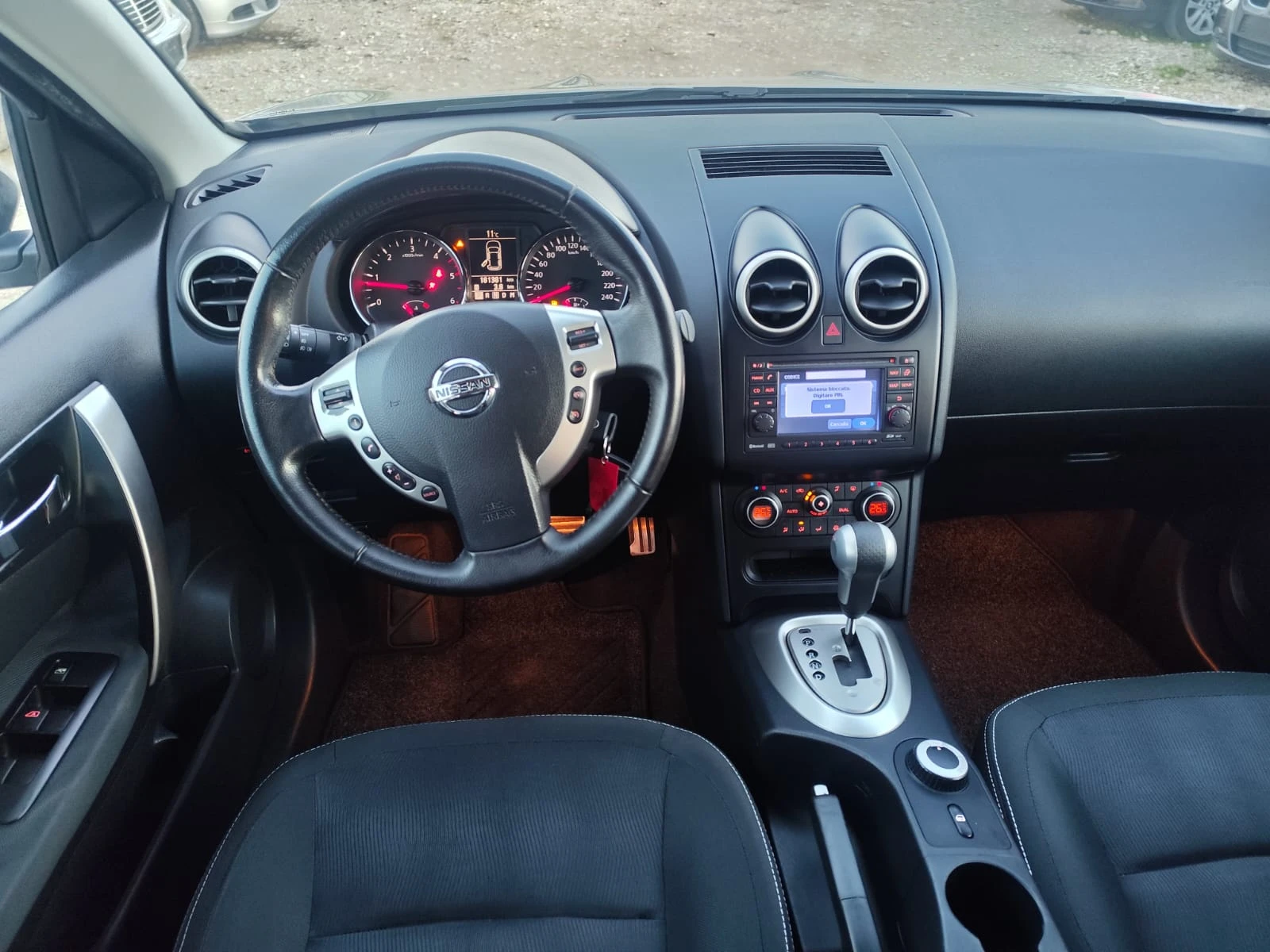 Nissan Qashqai 2.0 дизел Автомат 4х4 - изображение 10