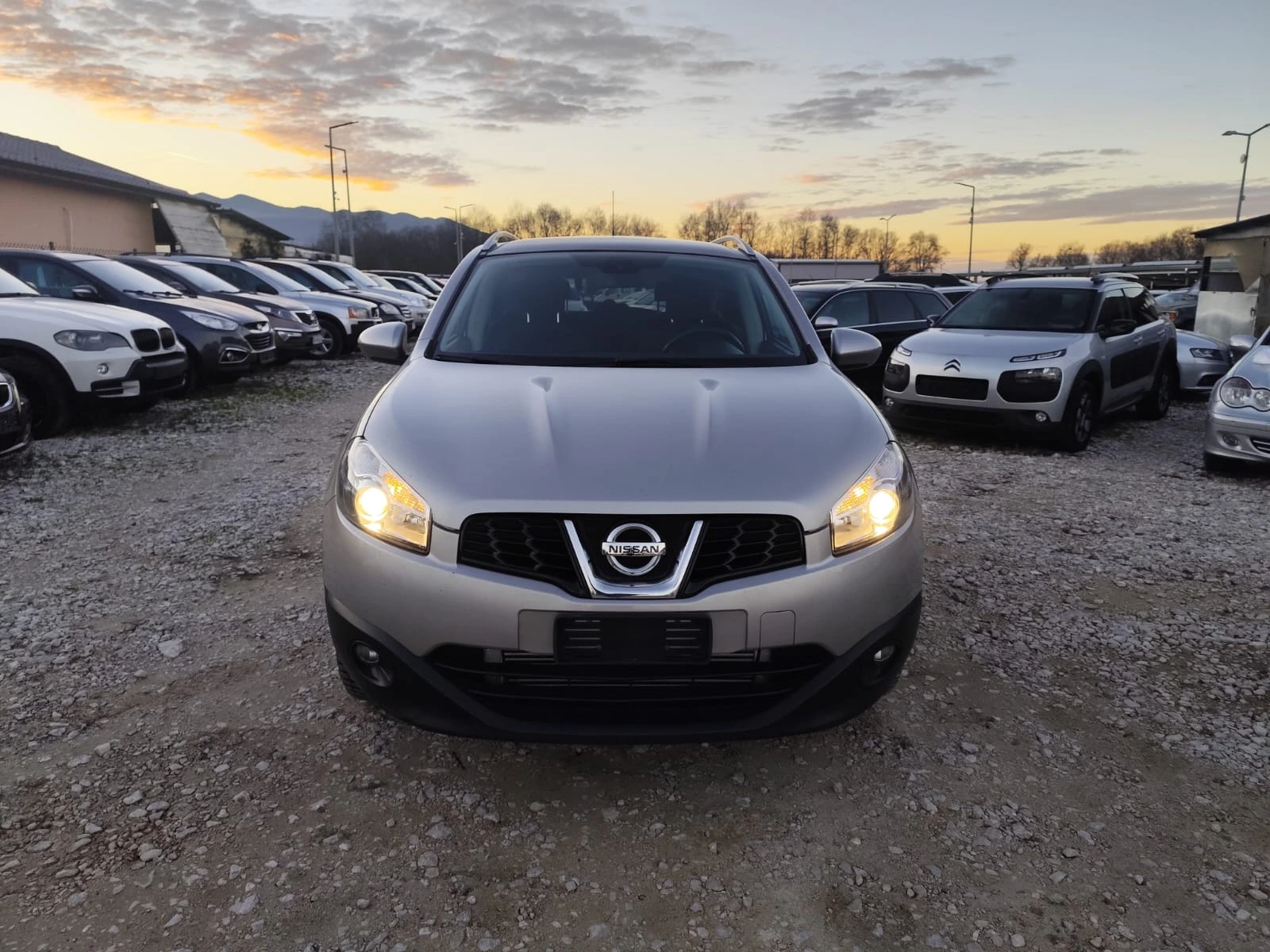 Nissan Qashqai 2.0 дизел Автомат 4х4 - изображение 2