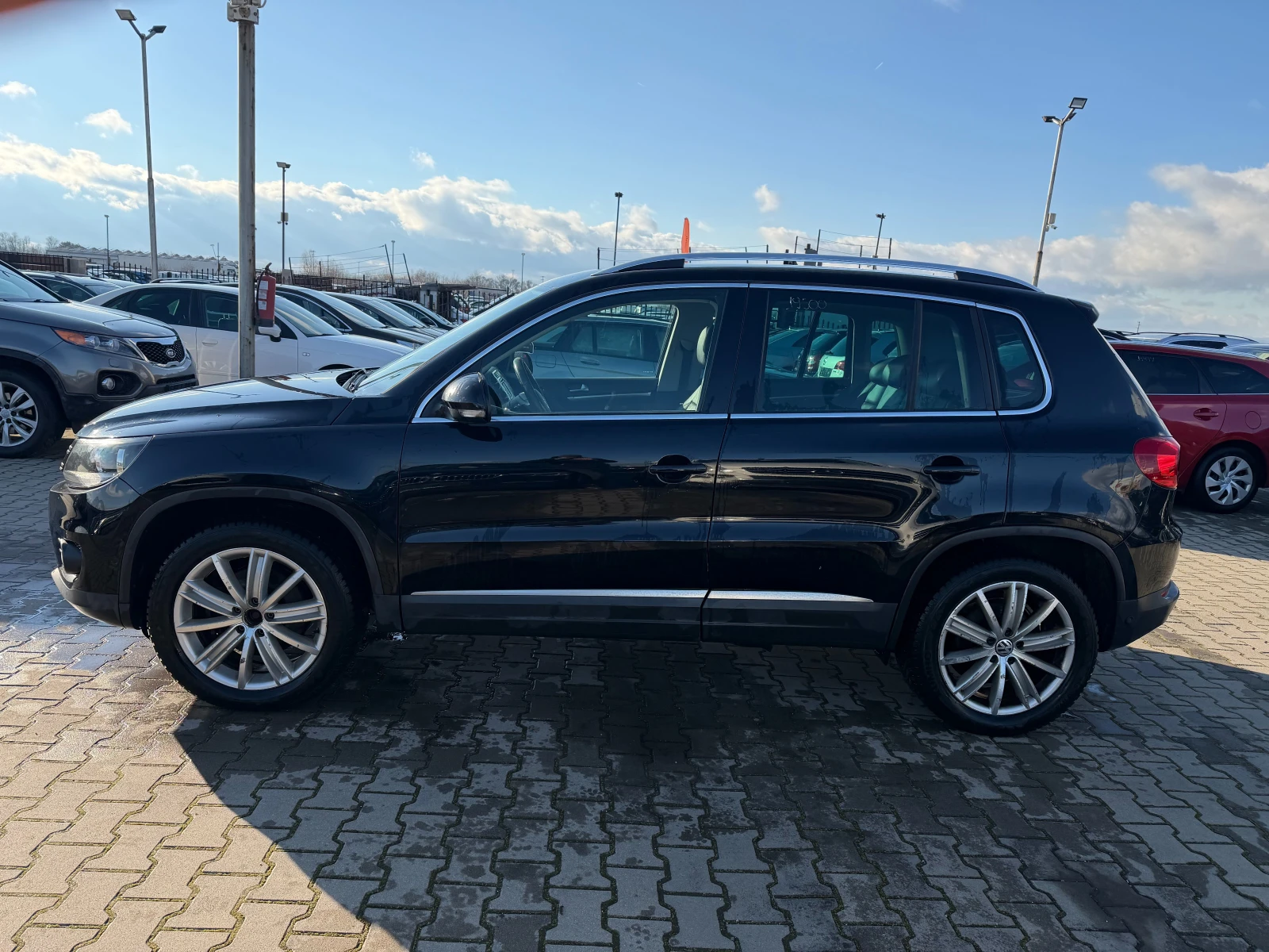 VW Tiguan 2.0TDI 4MOTION AVTOMAT/NAVI/KOJA/PANORAMA EURO 5 - изображение 9