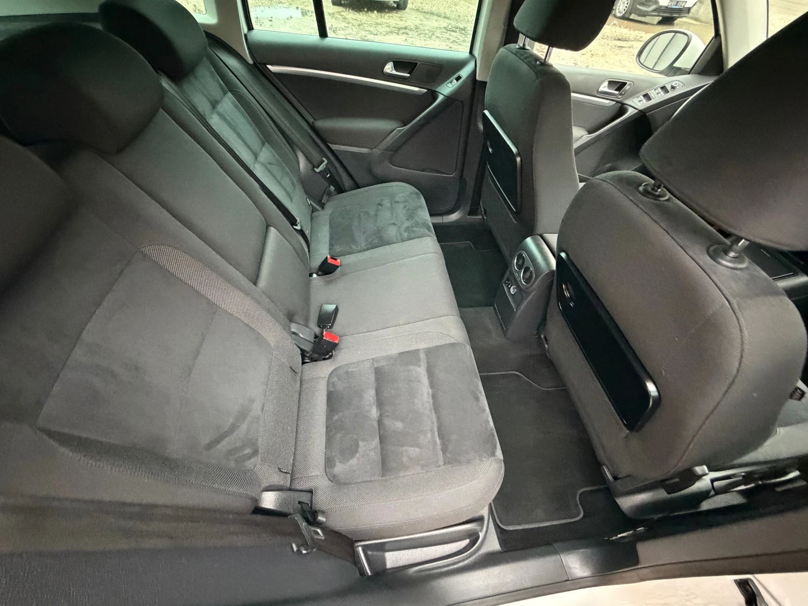 VW Tiguan 2.0TDI* NAVI* FACE* TOP* 165000KM, снимка 8 - Автомобили и джипове - 54070348