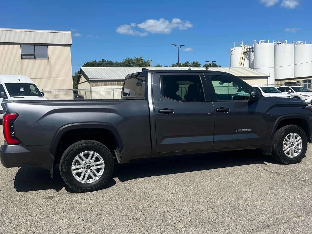 Toyota Tundra * SR5 * АВТОКРЕДИТ БЕЗ ПЪРВОНАЧАЛНА ВНОСКА* , снимка 3 - Автомобили и джипове - 55544757