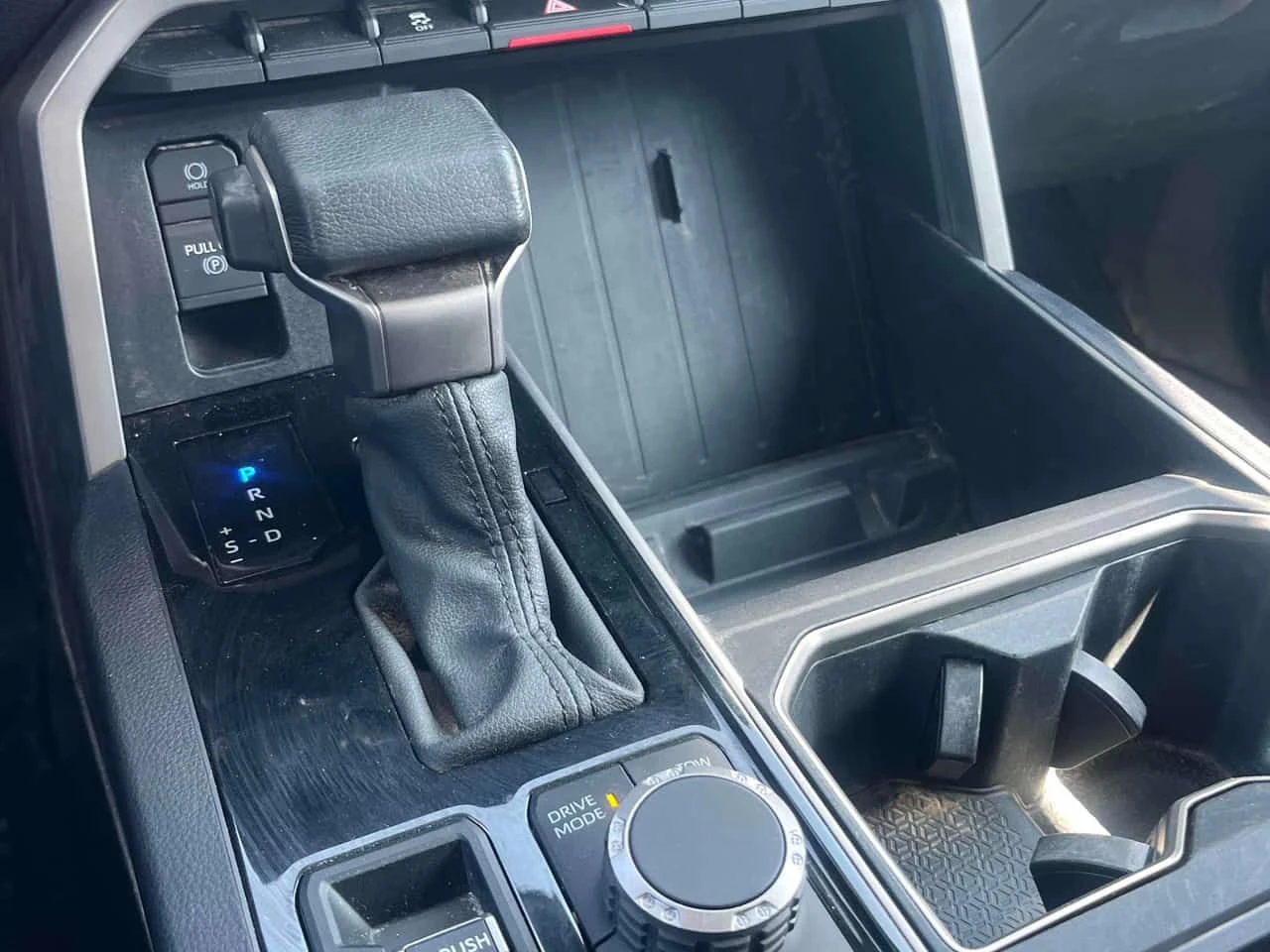 Toyota Tundra * SR5 * АВТОКРЕДИТ БЕЗ ПЪРВОНАЧАЛНА ВНОСКА* , снимка 10 - Автомобили и джипове - 55544757