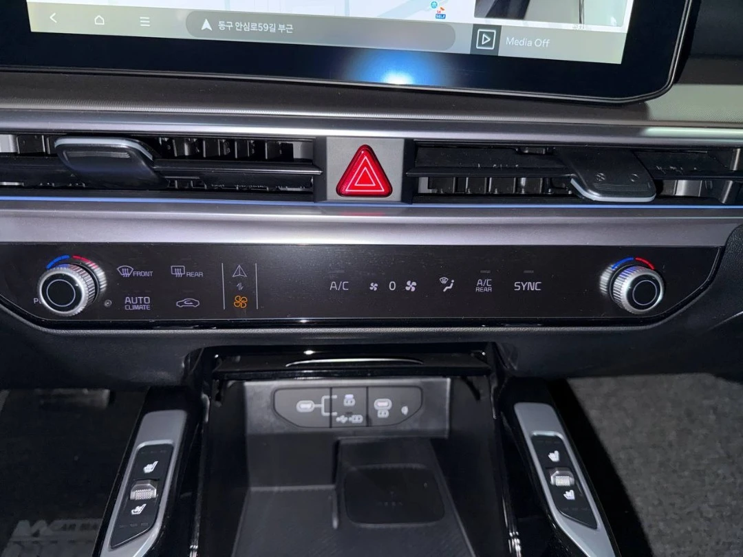 Kia Sorento SIGNATURE: Масаж, 6 места, HUD, 360 cam, Обдухване, снимка 16 - Автомобили и джипове - 55570202