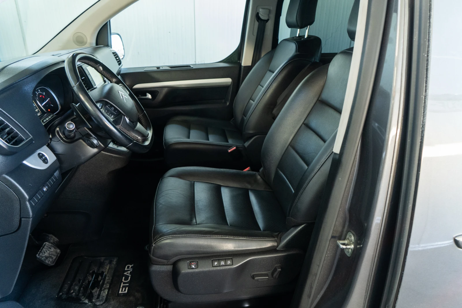 Citroen Spacetourer 2020 = FULL MAX = 2.0HDI = 8 SEATS = ЛИЗИНГ, снимка 8 - Автомобили и джипове - 56649732