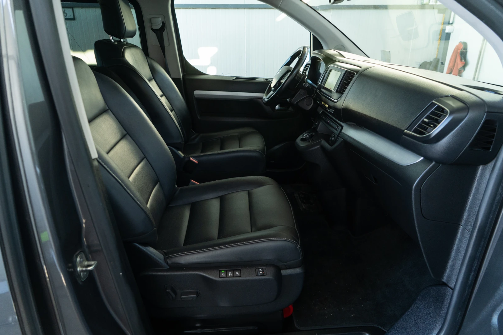Citroen Spacetourer 2020 = FULL MAX = 2.0HDI = 8 SEATS = ЛИЗИНГ, снимка 9 - Автомобили и джипове - 56649732