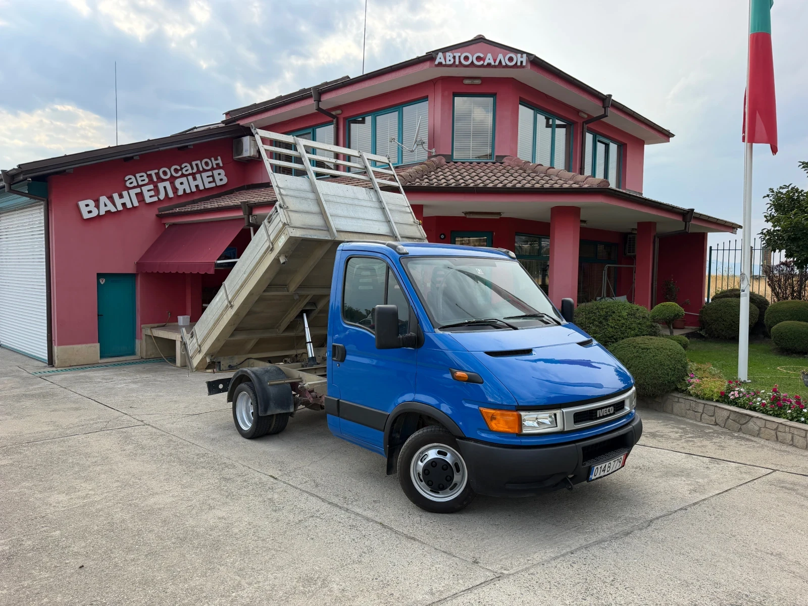 Iveco Daily 35C12* Тристранен самосвал* 3.00 метра кош, снимка 2 - Бусове и автобуси - 56041535