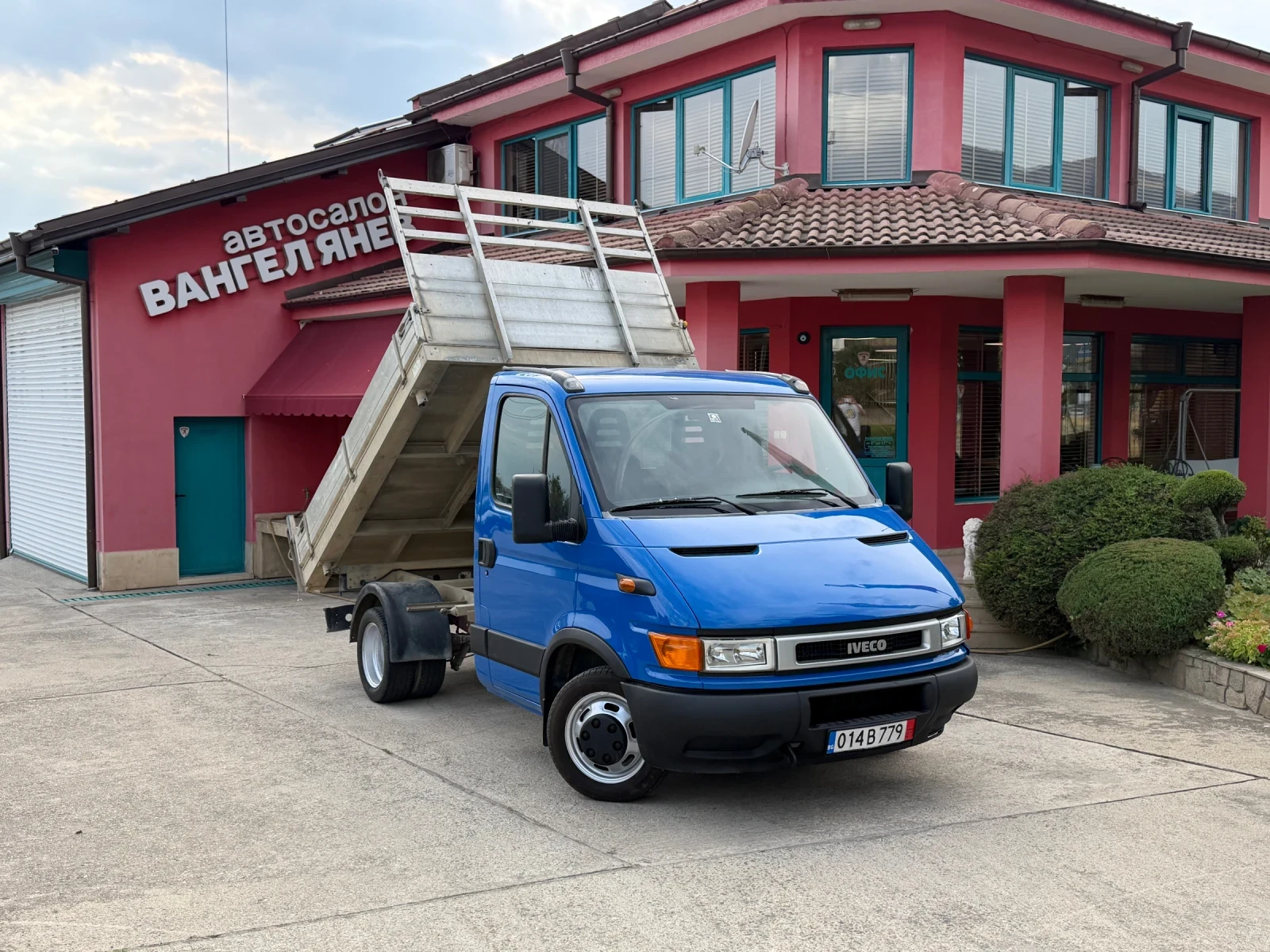 Iveco Daily 35C12* Тристранен самосвал* 3.00 метра кош, снимка 11 - Бусове и автобуси - 56041535