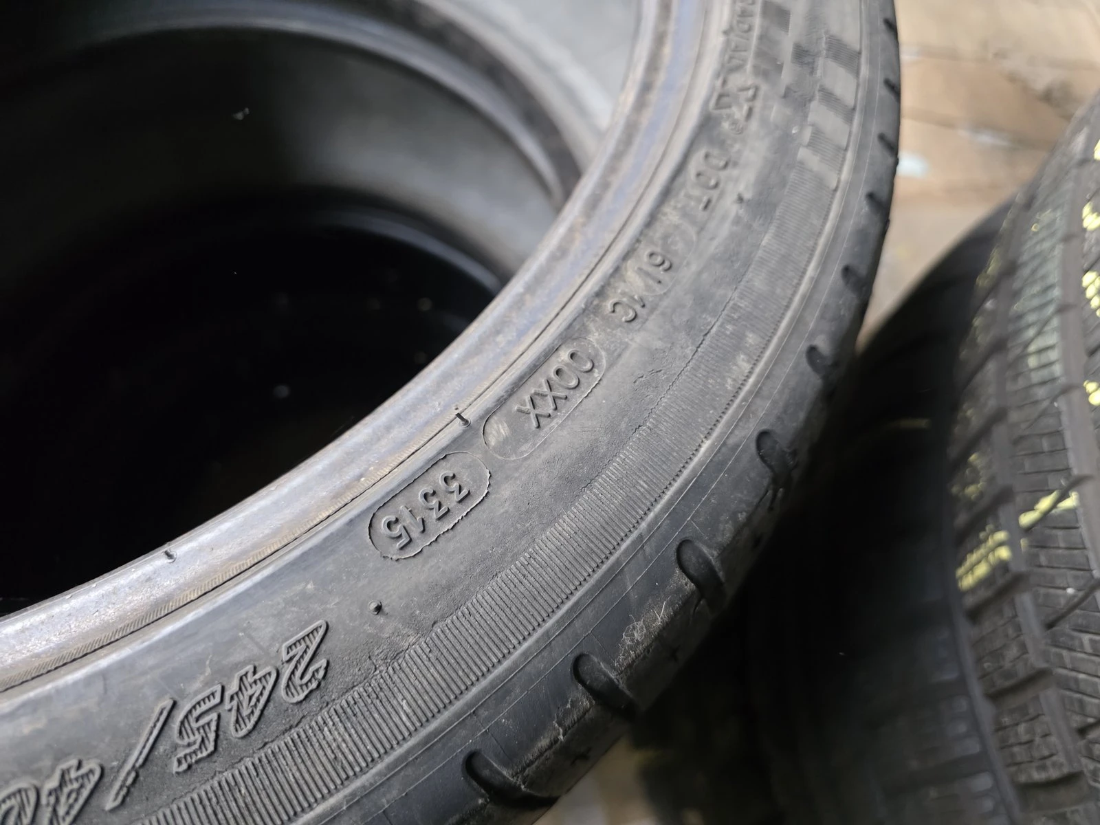 Гуми Летни 245/40R19, снимка 7 - Гуми и джанти - 56730996
