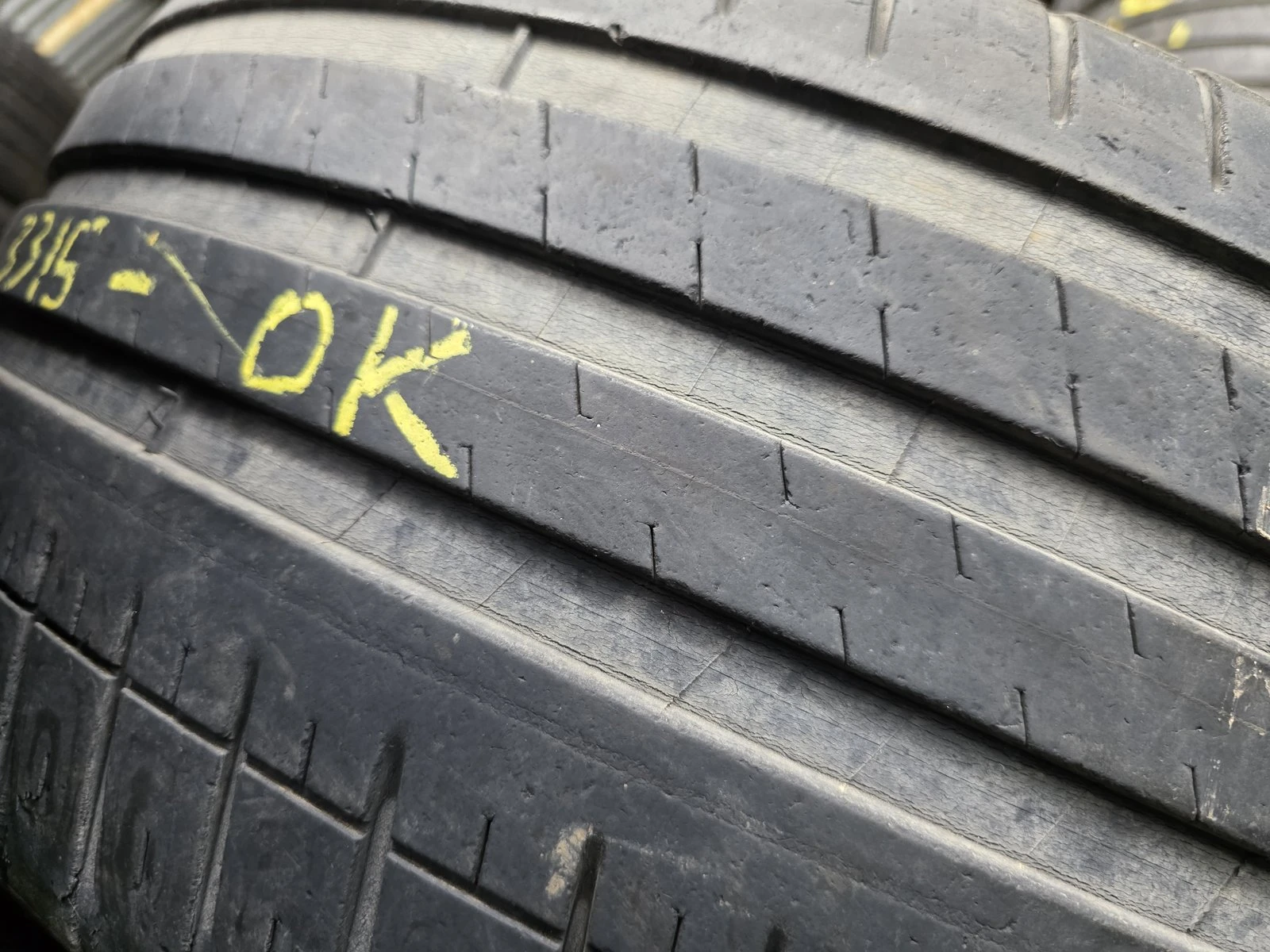 Гуми Летни 245/40R19, снимка 3 - Гуми и джанти - 56730996