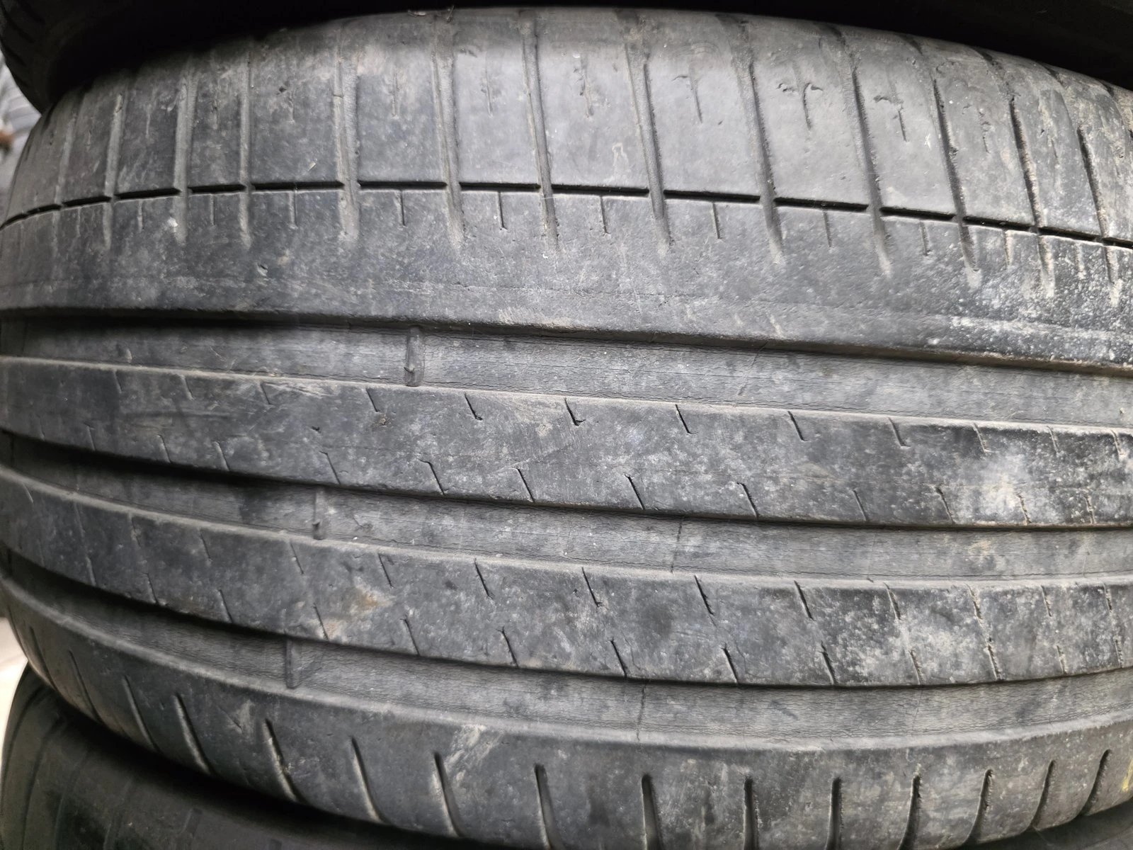Гуми Летни 245/40R19, снимка 2 - Гуми и джанти - 56730996