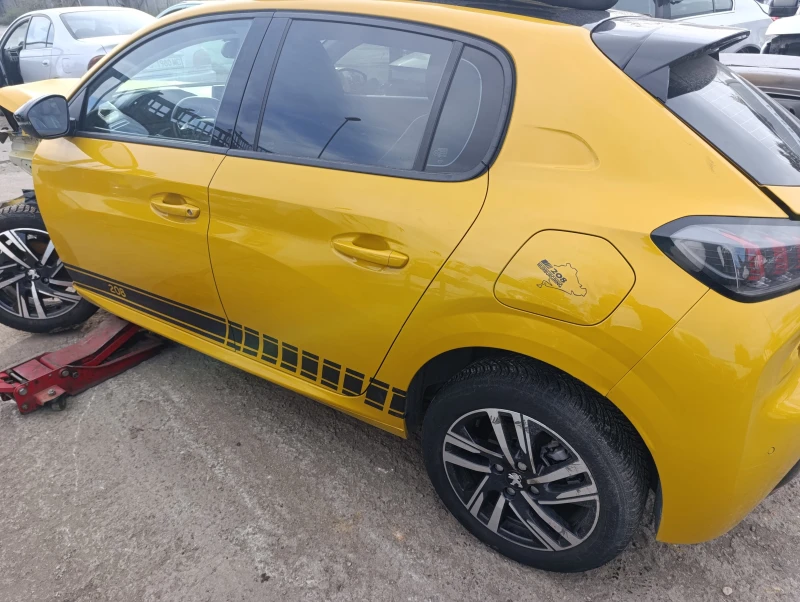 Peugeot 208 1.2i, снимка 5 - Автомобили и джипове - 47620977