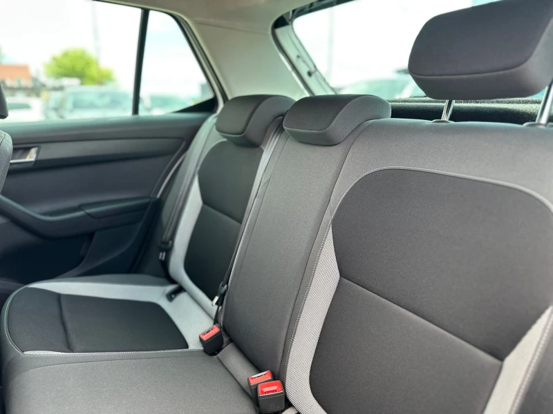 Skoda Fabia / 1.0I / 68000KM / DISTRONIC / EURO 6 / TOP /, снимка 11 - Автомобили и джипове - 50347305