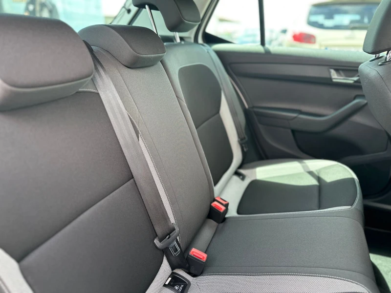 Skoda Fabia / 1.0I / 68000KM / DISTRONIC / EURO 6 / TOP /, снимка 10 - Автомобили и джипове - 50347305