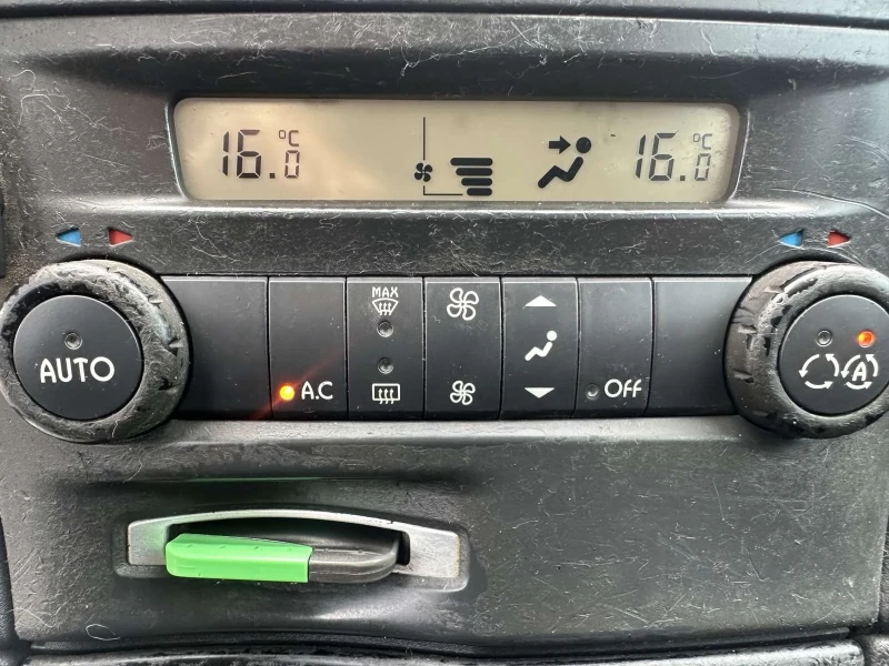 Renault Laguna, снимка 12 - Автомобили и джипове - 51771393