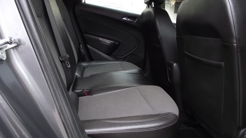 Opel Astra 1.7.d.125.k.c.6.speed.5.100 km., снимка 16 - Автомобили и джипове - 53391645