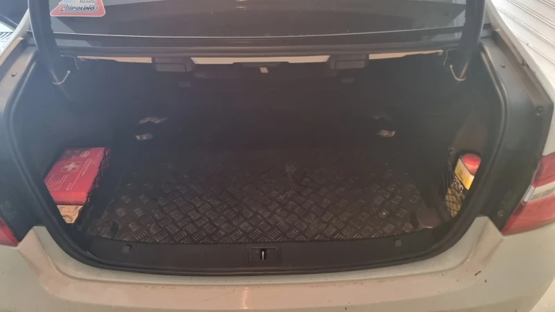 Mercedes-Benz E 220, снимка 11 - Автомобили и джипове - 53537544