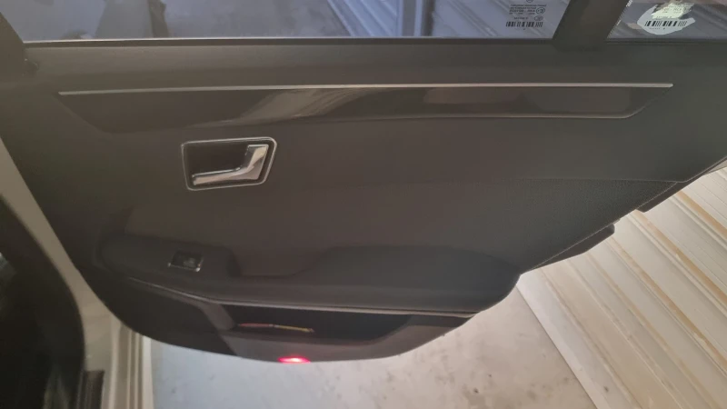 Mercedes-Benz E 220, снимка 12 - Автомобили и джипове - 53537544