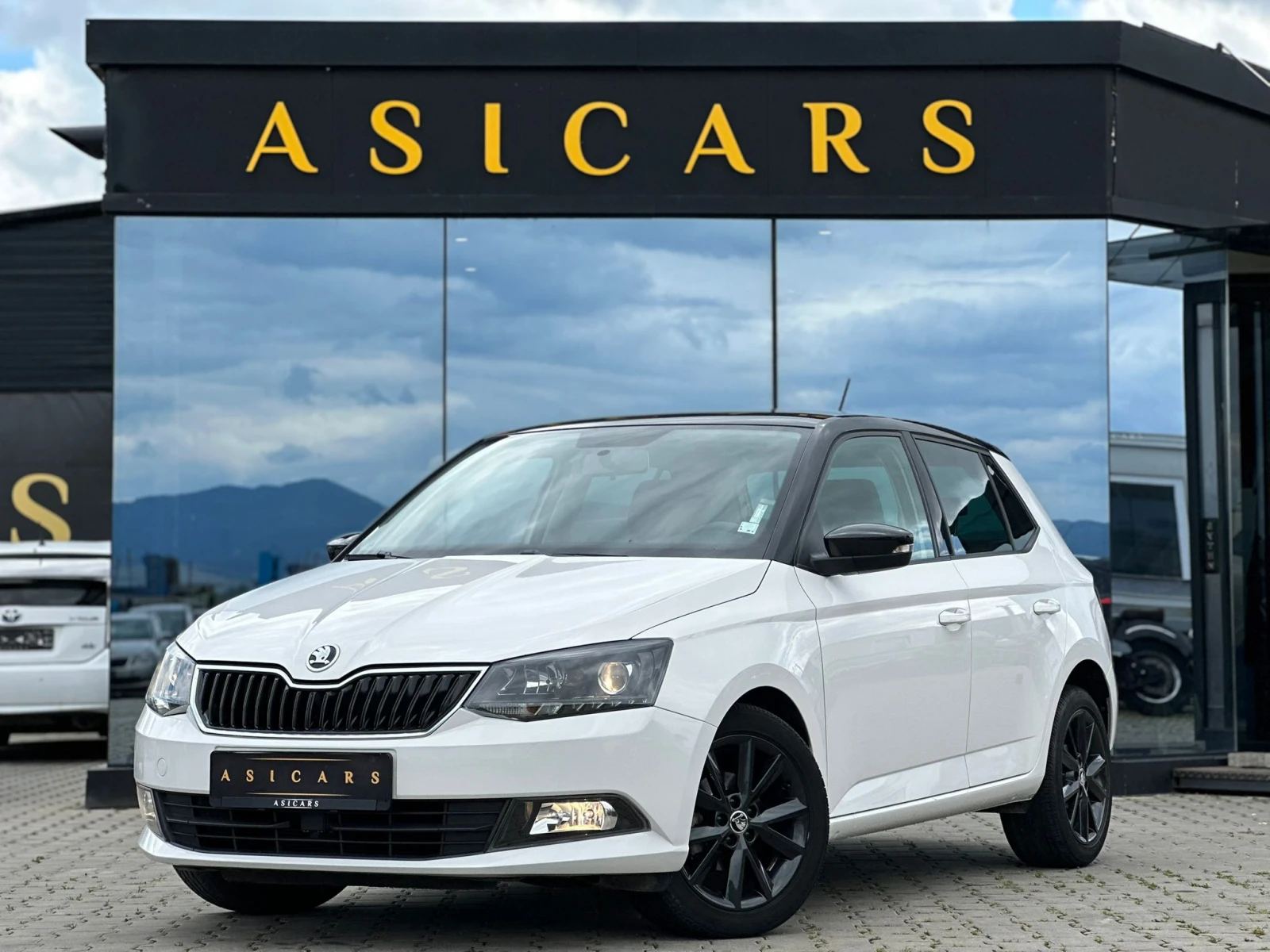 Skoda Fabia / 1.0I / 68000KM / DISTRONIC / EURO 6 / TOP /, снимка 1