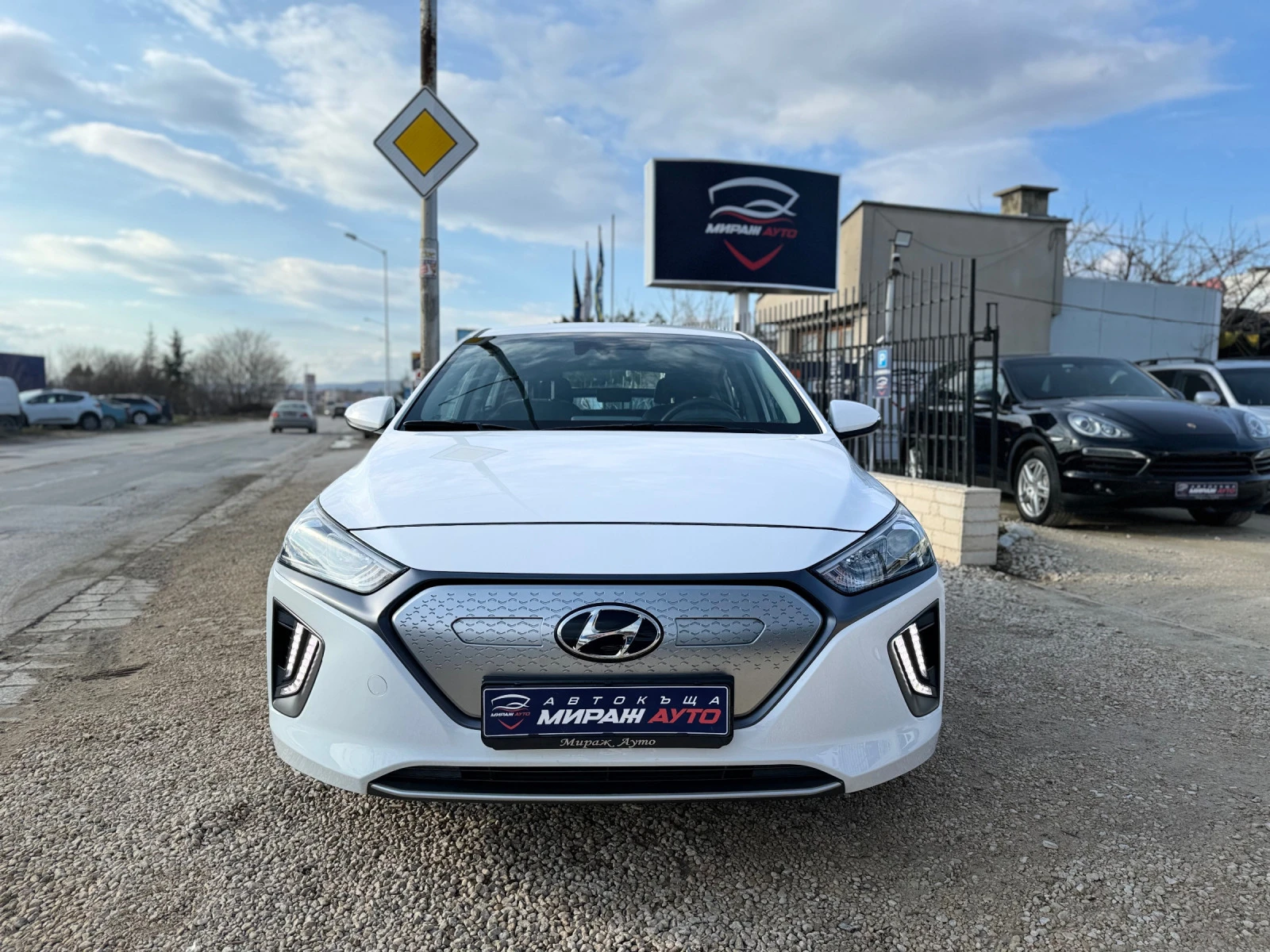 Hyundai Ioniq 43900лв със ДДС* Гаранционен - изображение 2