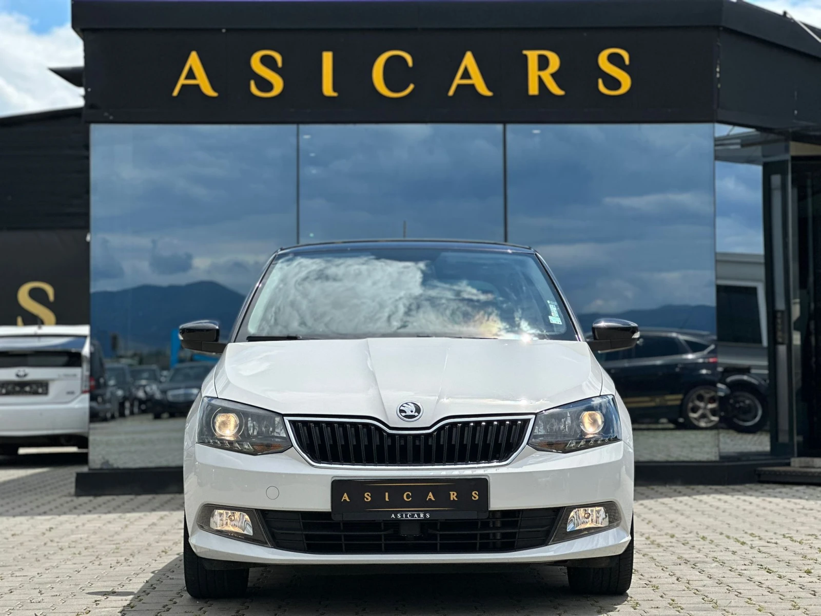 Skoda Fabia / 1.0I / 68000KM / DISTRONIC / EURO 6 / TOP / - изображение 8