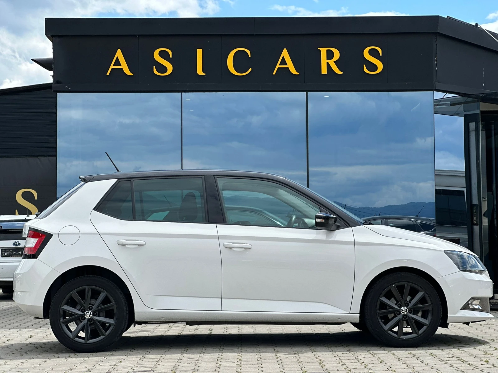 Skoda Fabia / 1.0I / 68000KM / DISTRONIC / EURO 6 / TOP / - изображение 6