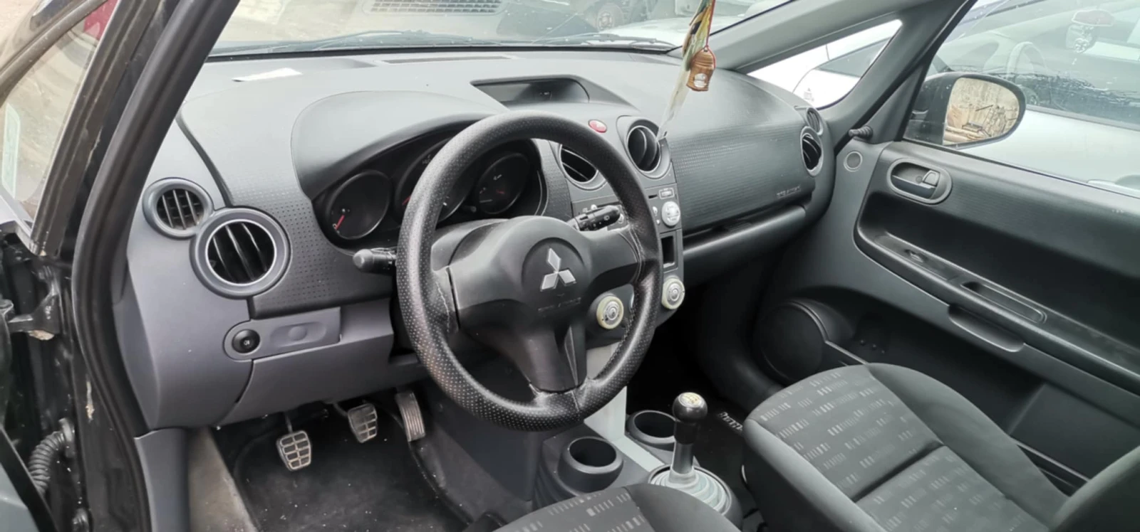 Mitsubishi Colt 1.5 - изображение 5